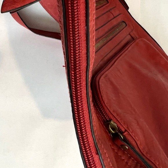 Bueno Dark Red Leather Look Rectangular Handbag - Picture 3 of 7